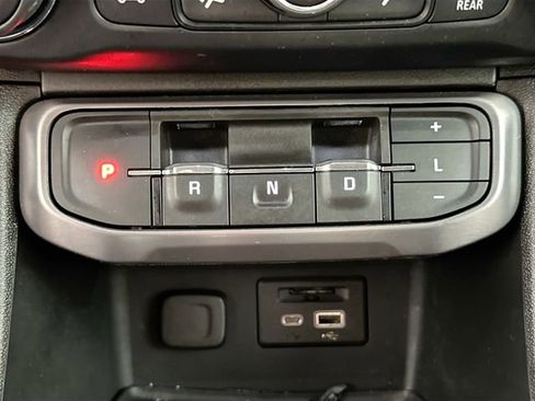 Used 2022 GMC Acadia AT4 image 15