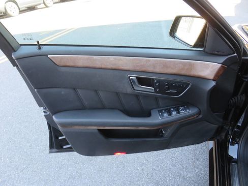 Used 2013 Mercedes-Benz E 350 4MATIC Sedan image 26