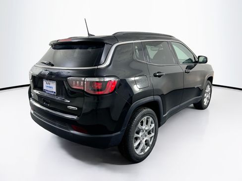 Used 2022 Jeep Compass Latitude AWD/4WD image 5