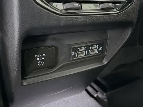 Used 2024 Jeep Grand Cherokee Altitude RWD image 28