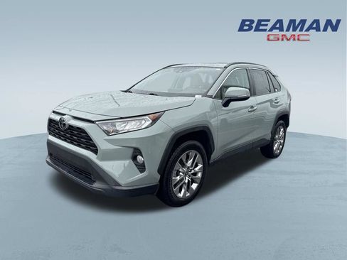 Used 2021 Toyota RAV4 XLE Premium FWD image 3