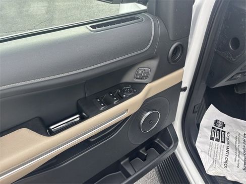 Used 2024 Ford Expedition Limited image 14