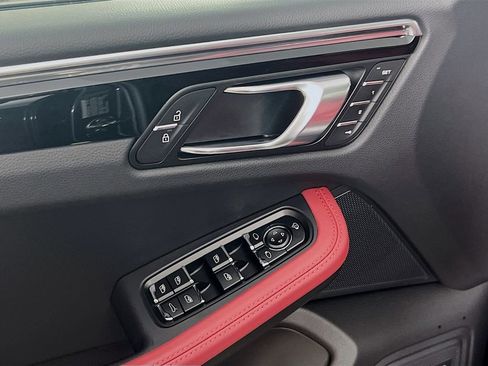 New 2026 Porsche Macan image 20