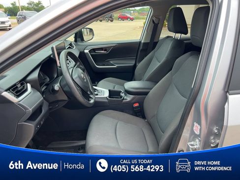 Used 2025 Toyota RAV4 XLE AWD/4WD image 23