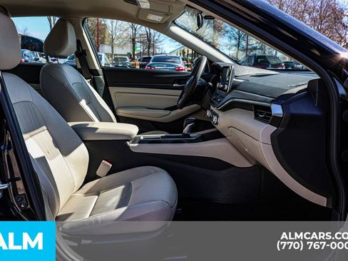 Used 2025 Nissan Altima 2.5 SV image 21