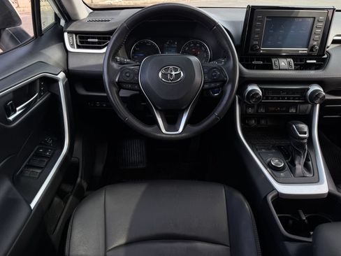 Used 2022 Toyota RAV4 XLE Premium AWD/4WD image 17