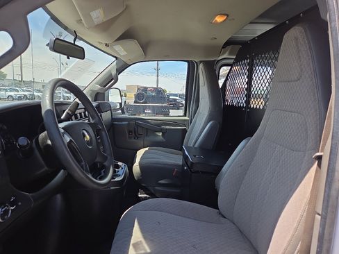 Used 2016 Chevrolet Express 2500 image 13