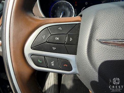 Used 2017 Chrysler Pacifica Limited FWD image 16