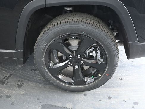 New 2025 Jeep Grand Cherokee L Altitude image 14