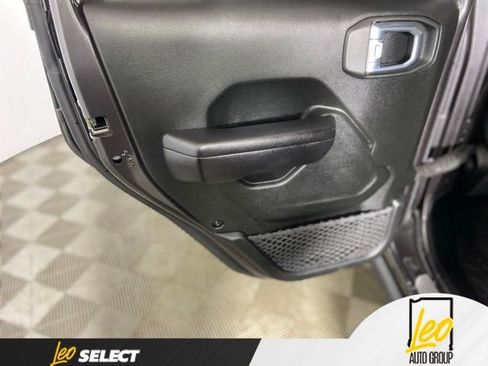 Used 2021 Jeep Wrangler Unlimited Rubicon w/ Dual Top Group AWD/4WD image 17