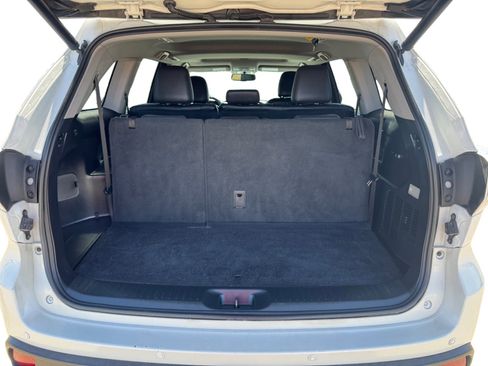 Used 2015 Toyota Highlander XLE image 19