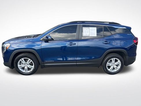 Used 2022 GMC Terrain SLE w/ Driver Convenience Package image 2