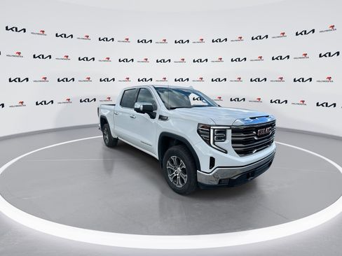 Used 2025 GMC Sierra 1500 SLT AWD/4WD image 2