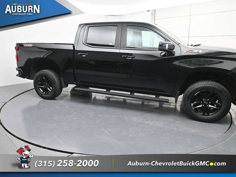Used 2021 Chevrolet Silverado 1500 LT Trail Boss w/ Convenience Package II image 11