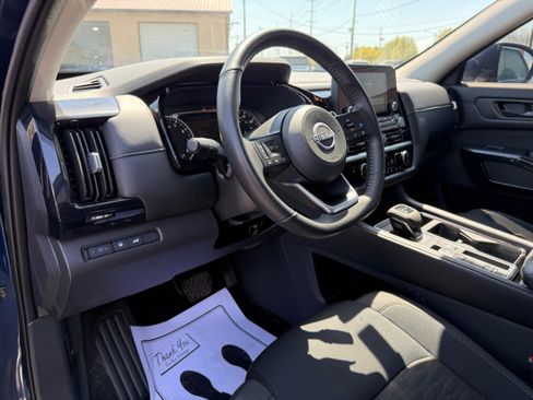 Used 2025 Nissan Pathfinder SV FWD image 17