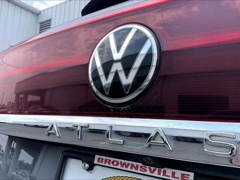 Used 2024 Volkswagen Atlas Cross Sport SEL R-Line AWD/4WD image 40