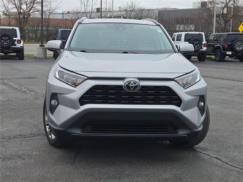 Used 2021 Toyota RAV4 XLE Premium FWD image 4
