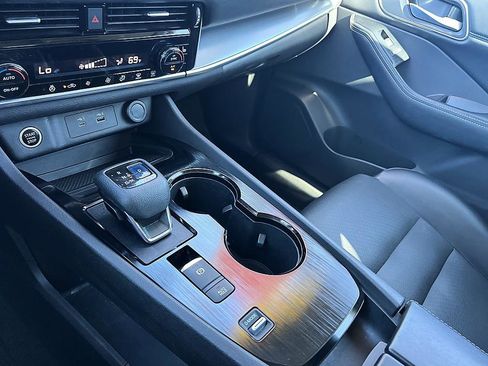 Certified 2021 Nissan Rogue SV w/ Premium Package image 27