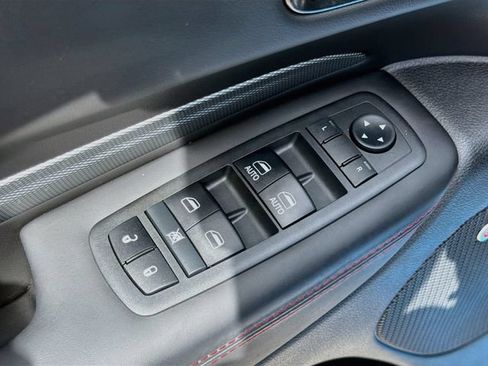 Used 2018 Dodge Durango R/T w/ Technology Group AWD/4WD image 23