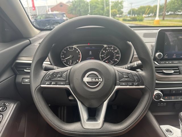 Used 2025 Nissan Altima 2.5 SV AWD/4WD image 17