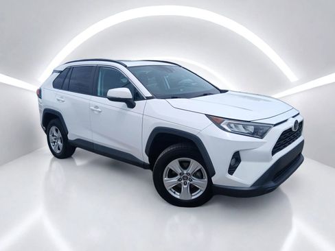 Used 2020 Toyota RAV4 XLE w/ Convenience Package FWD image 1