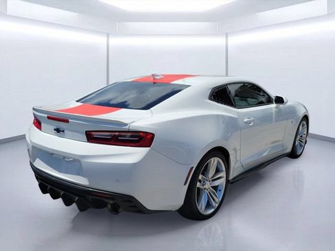 Used 2016 Chevrolet Camaro LT RWD image 4