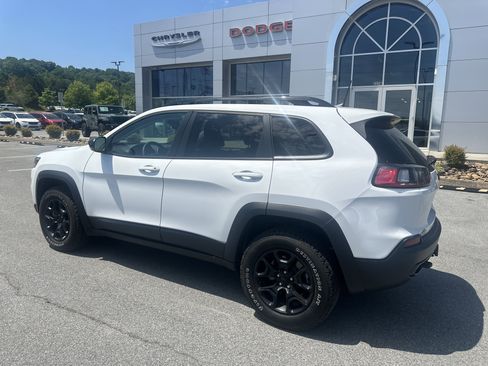 Used 2022 Jeep Cherokee Latitude w/ Sun & Sound Group AWD/4WD image 11