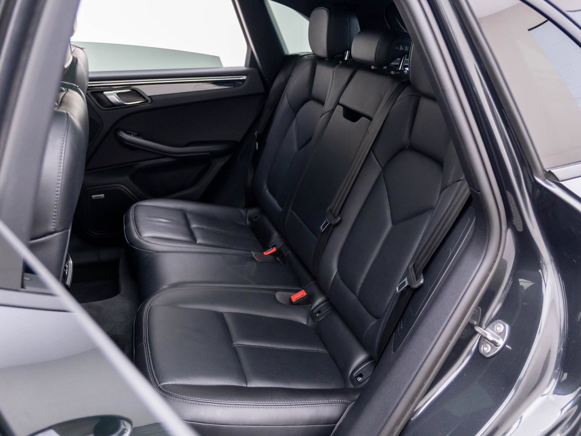Used 2024 Porsche Macan AWD/4WD image 19