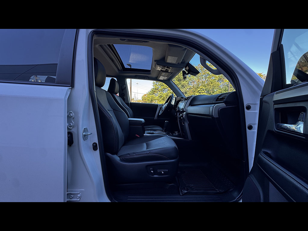 Certified 2020 Toyota 4Runner SR5 Premium w/ Moonroof Package AWD/4WD image 33