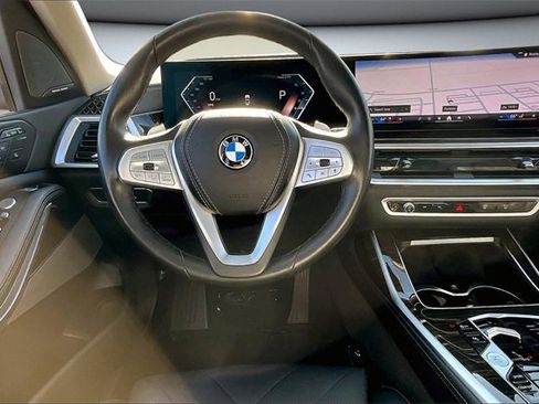Used 2024 BMW X7 xDrive40i image 8