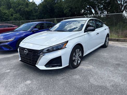 Used 2025 Nissan Altima 2.5 S FWD image 3