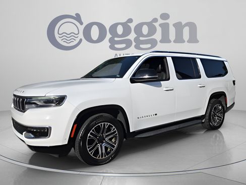 Used 2024 Jeep Wagoneer L Series II RWD image 1