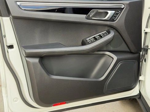 Used 2019 Porsche Macan image 22