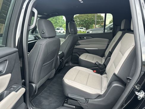 Used 2025 Chevrolet Traverse LT FWD image 31