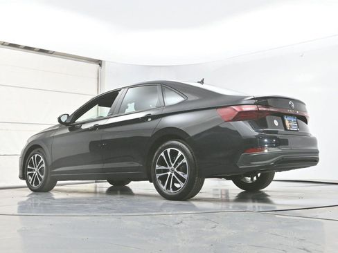 Certified 2025 Volkswagen Jetta Sport image 25