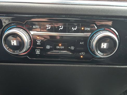 Used 2024 GMC Sierra 3500 SLE w/ SLE Convenience Package image 24