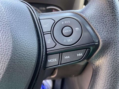 Used 2025 Toyota RAV4 XLE w/ Convenience Package FWD image 32
