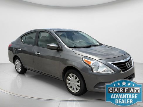 Used 2019 Nissan Versa SV FWD image 3