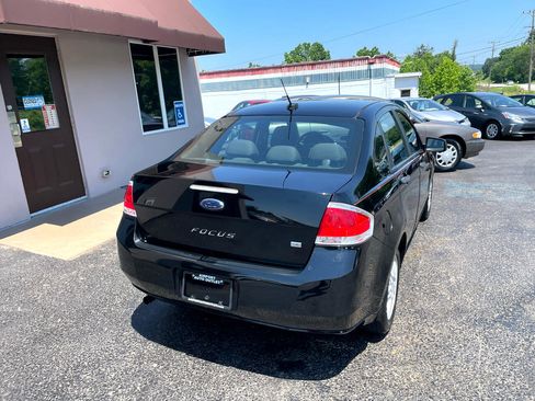 Used 2010 Ford Focus SE image 5