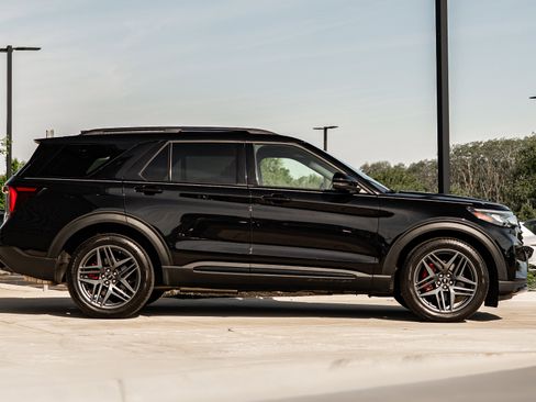 Used 2025 Ford Explorer ST w/ Sun And Sound Package AWD/4WD image 3