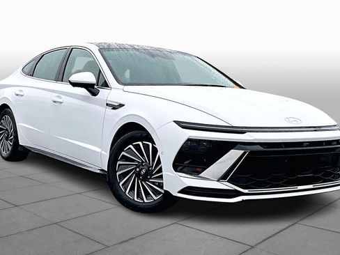 Used 2025 Hyundai Sonata Limited image 2