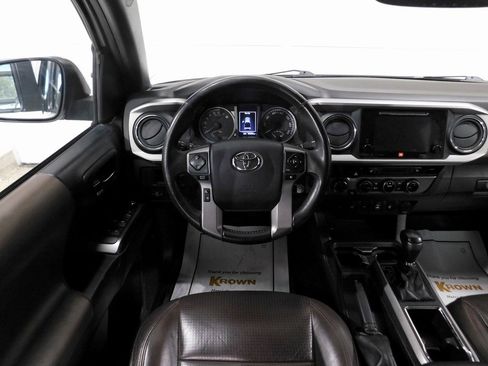 Used 2017 Toyota Tacoma Limited image 35