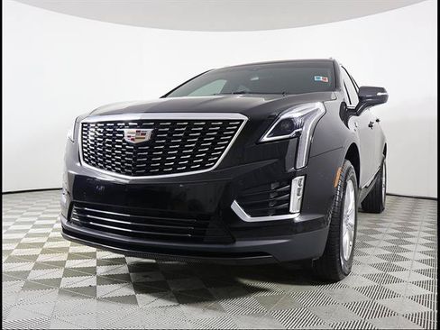Used 2025 Cadillac XT5 Luxury FWD image 2