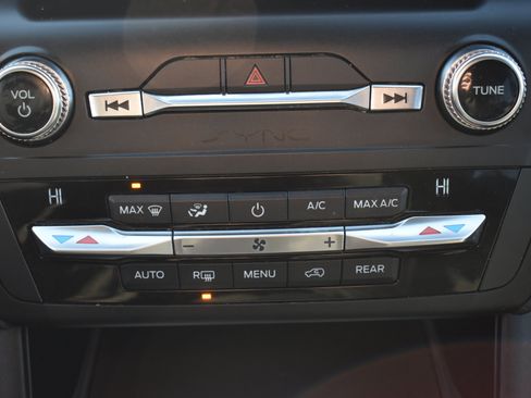 Used 2020 Ford Explorer XLT w/ Class III Trailer Tow Package image 32