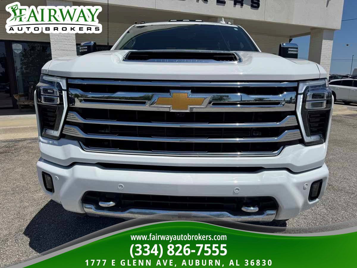 Used 2025 Chevrolet Silverado 2500 High Country w/ Technology Package AWD/4WD image 3