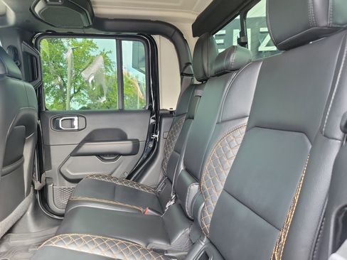 Used 2022 Jeep Gladiator Overland image 13