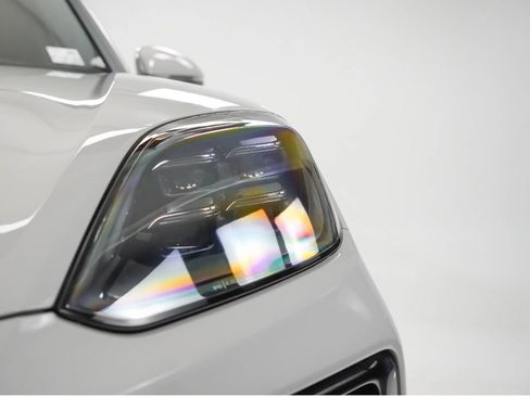 Used 2025 Porsche Cayenne Coupe AWD/4WD image 6