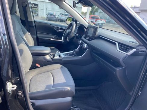 Used 2021 Toyota RAV4 XLE FWD image 18