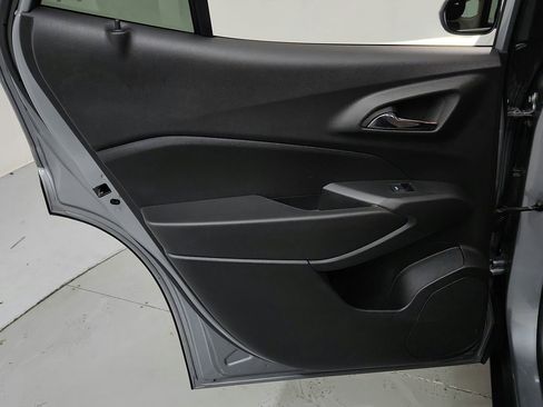 Certified 2025 Chevrolet Trax LS w/ LS Convenience Package FWD image 17
