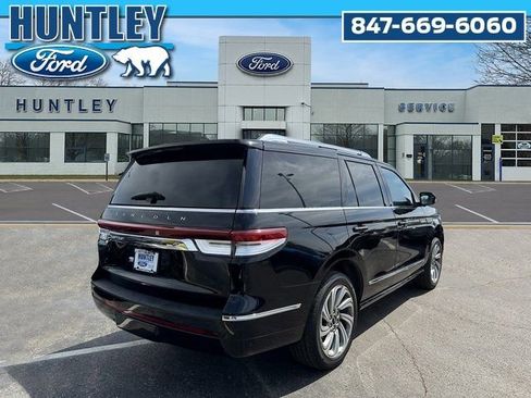 Used 2022 Lincoln Navigator Reserve image 6